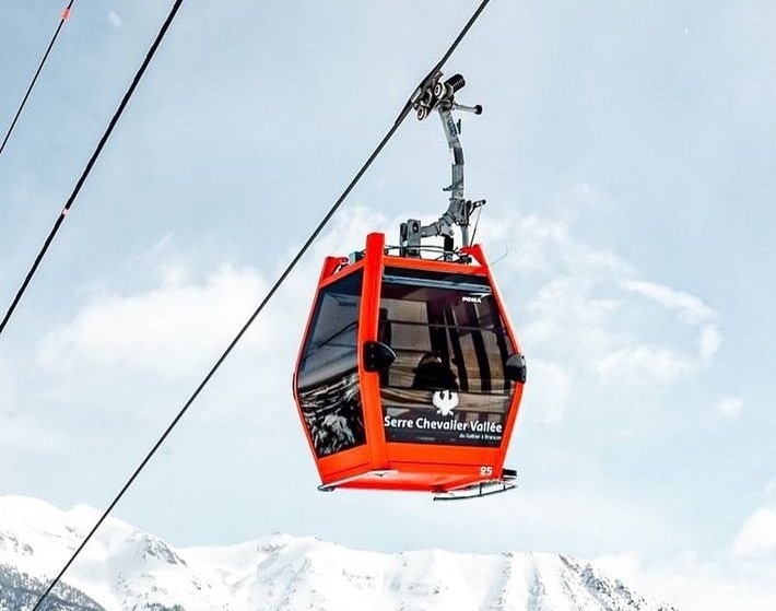 alt="Cable car ride to Snow View Point in Nainital – a popular adventure activity in Nainital."