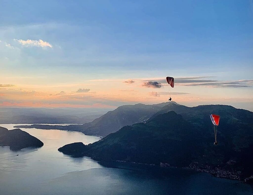alt="Paragliding near Nainital-Tandem flight above Naukuchiatal lake"